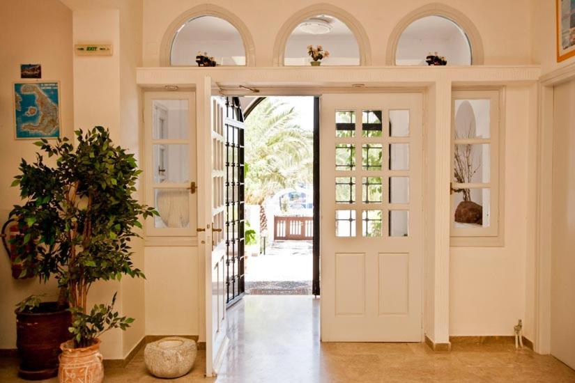 Petra Nera Hotel Perissa  Exterior photo