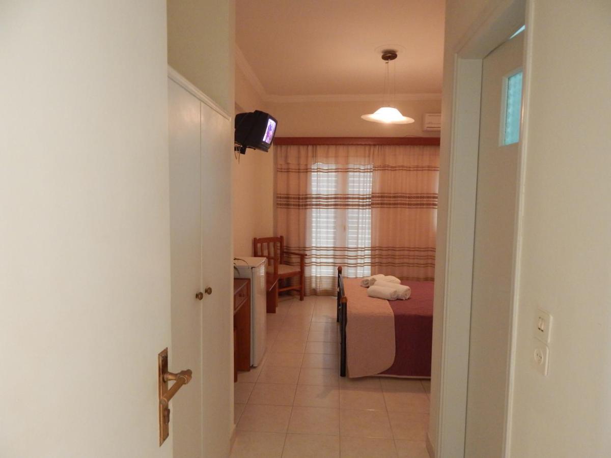 Petra Nera Hotel Perissa  Exterior photo
