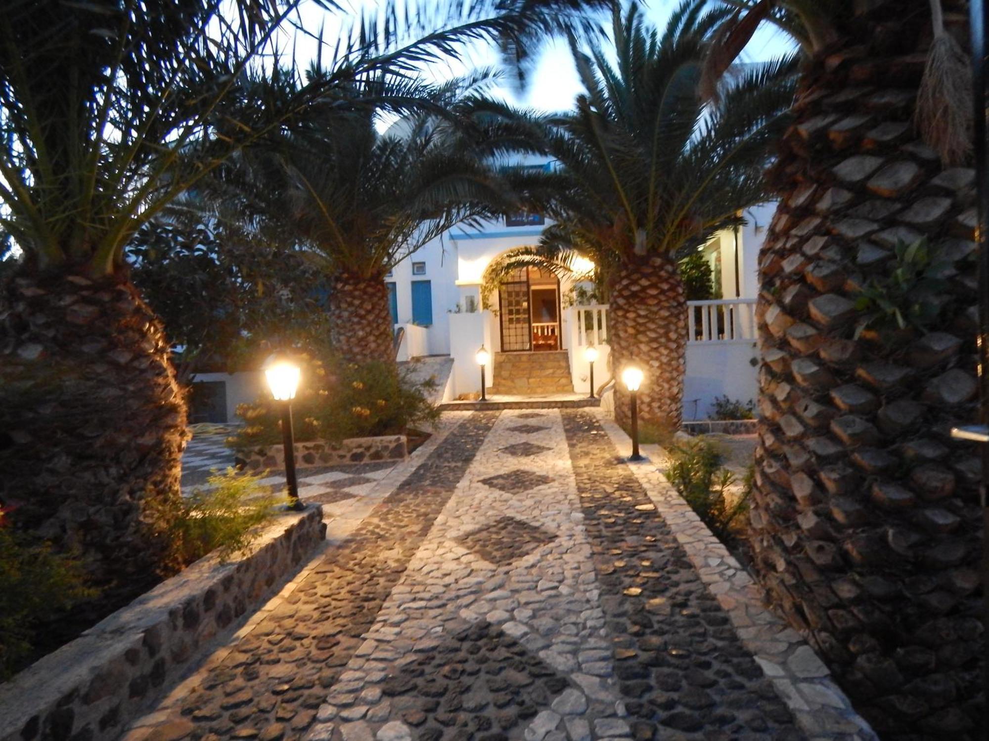 Petra Nera Hotel Perissa  Exterior photo