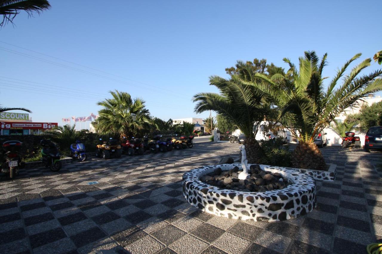 Petra Nera Hotel Perissa  Exterior photo