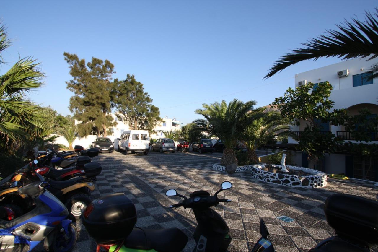 Petra Nera Hotel Perissa  Exterior photo