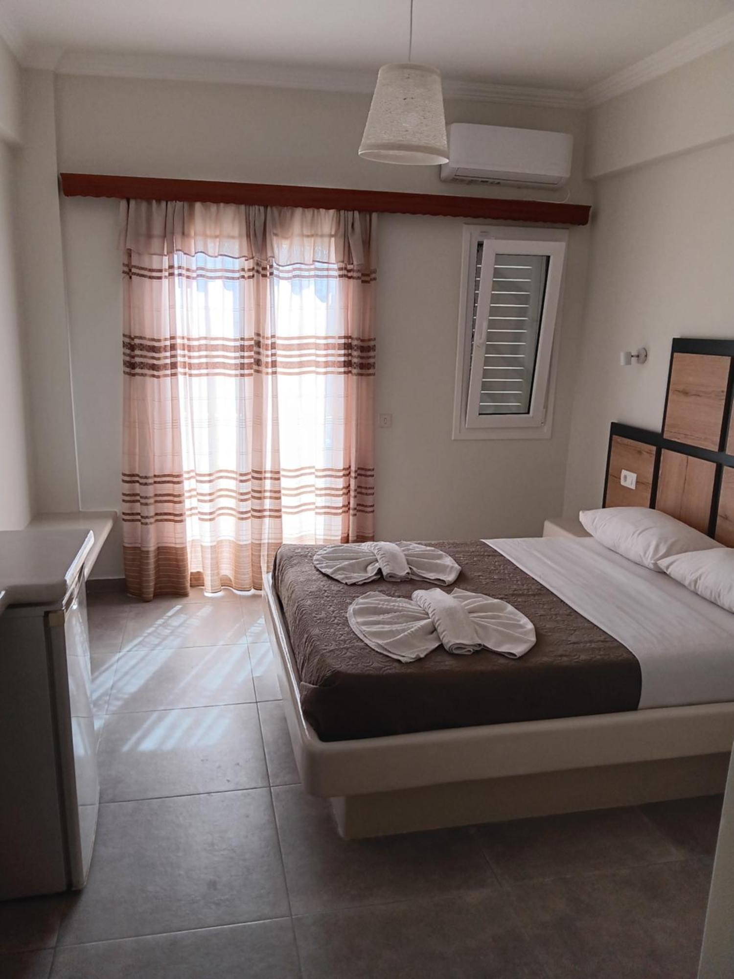 Petra Nera Hotel Perissa  Exterior photo
