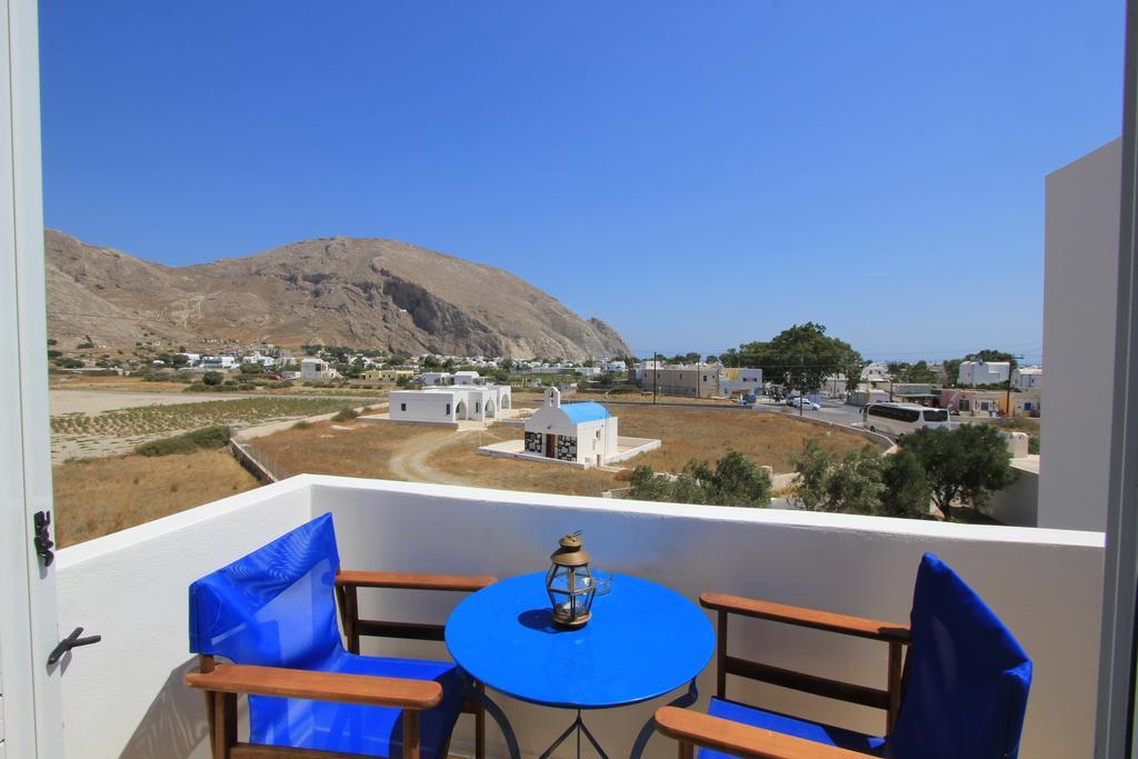 Petra Nera Hotel Perissa  Exterior photo