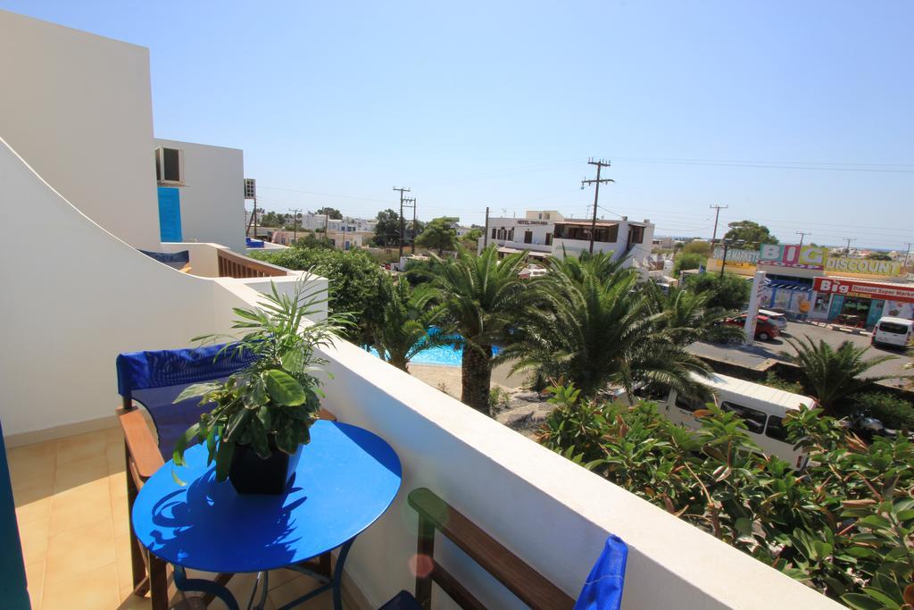 Petra Nera Hotel Perissa  Exterior photo