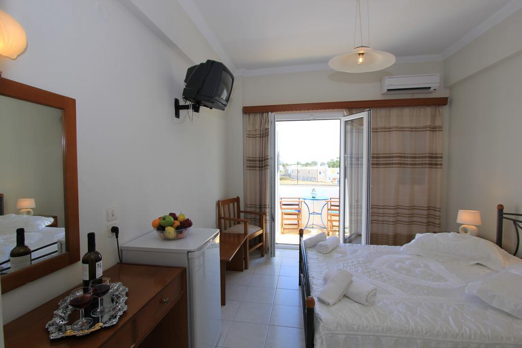 Petra Nera Hotel Perissa  Exterior photo