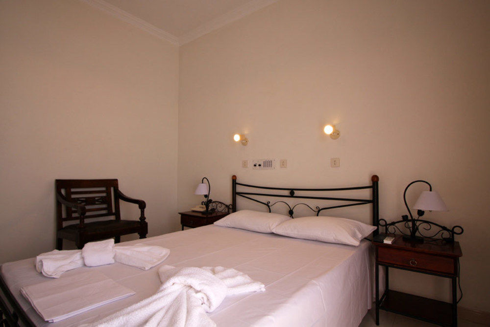 Petra Nera Hotel Perissa  Exterior photo