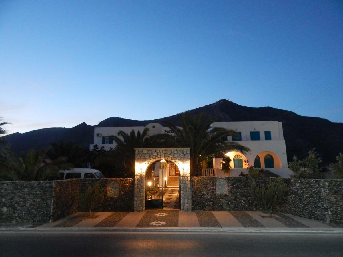 Petra Nera Hotel Perissa  Exterior photo